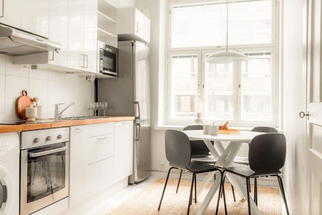 Downtown Light-Filled Retreat Apartment Helsinki Bagian luar foto