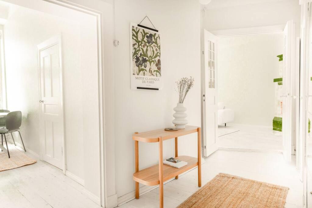 Downtown Light-Filled Retreat Apartment Helsinki Bagian luar foto