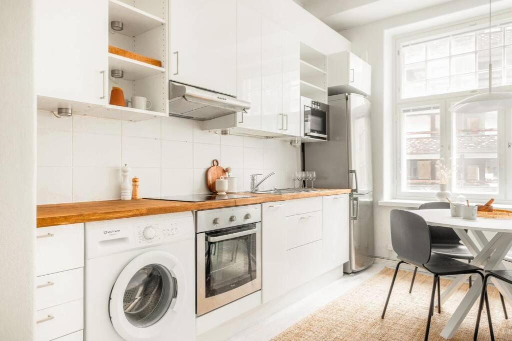 Downtown Light-Filled Retreat Apartment Helsinki Bagian luar foto