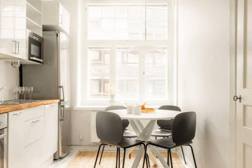 Downtown Light-Filled Retreat Apartment Helsinki Bagian luar foto